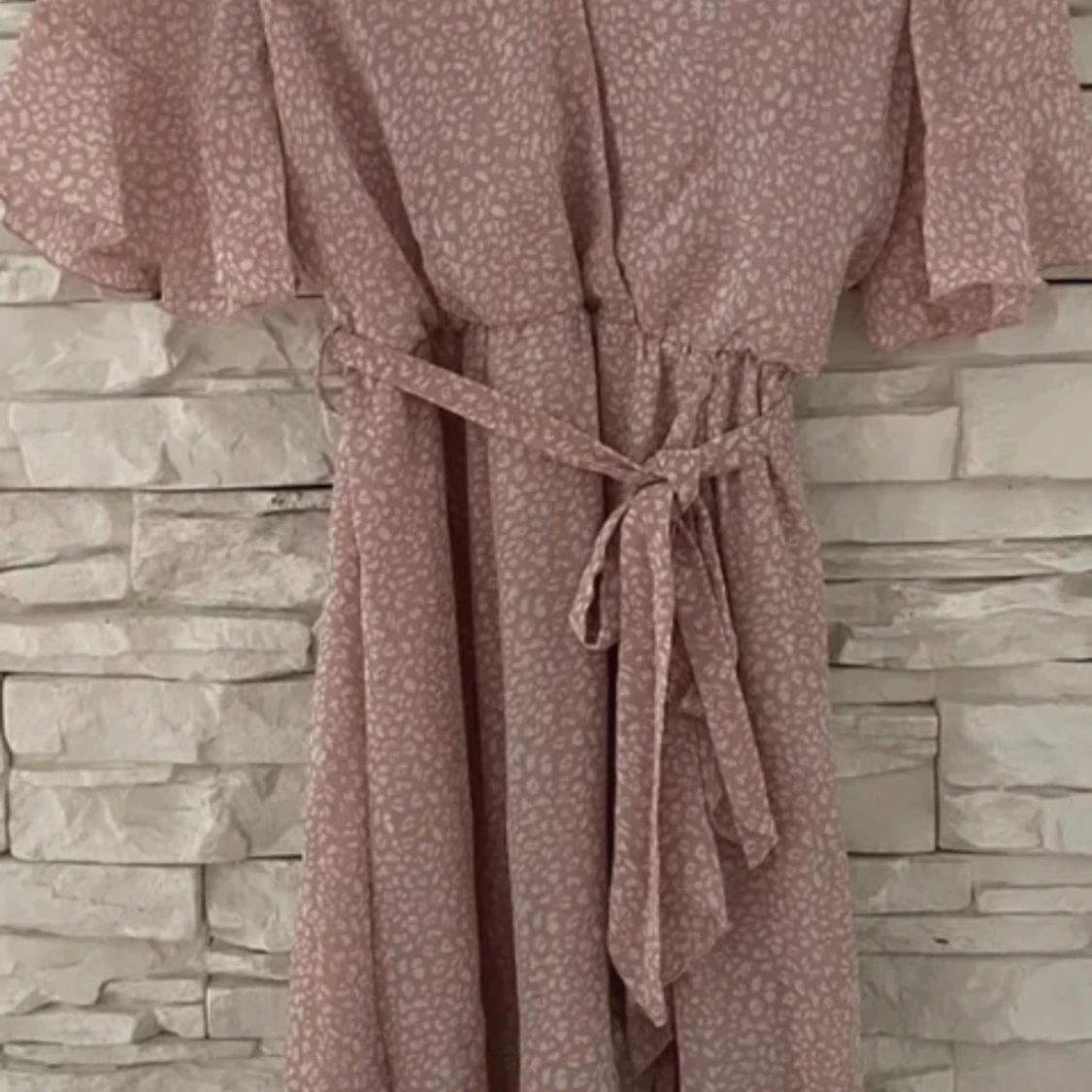 Rosa klänning med knytband