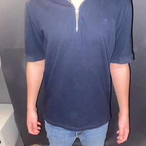 Blå piké  - Blå piké | Jack&jones | Strl: S | Nypris: 299kr | Mitt pris: 149kr | Hör av dig vid funderingar 🍀