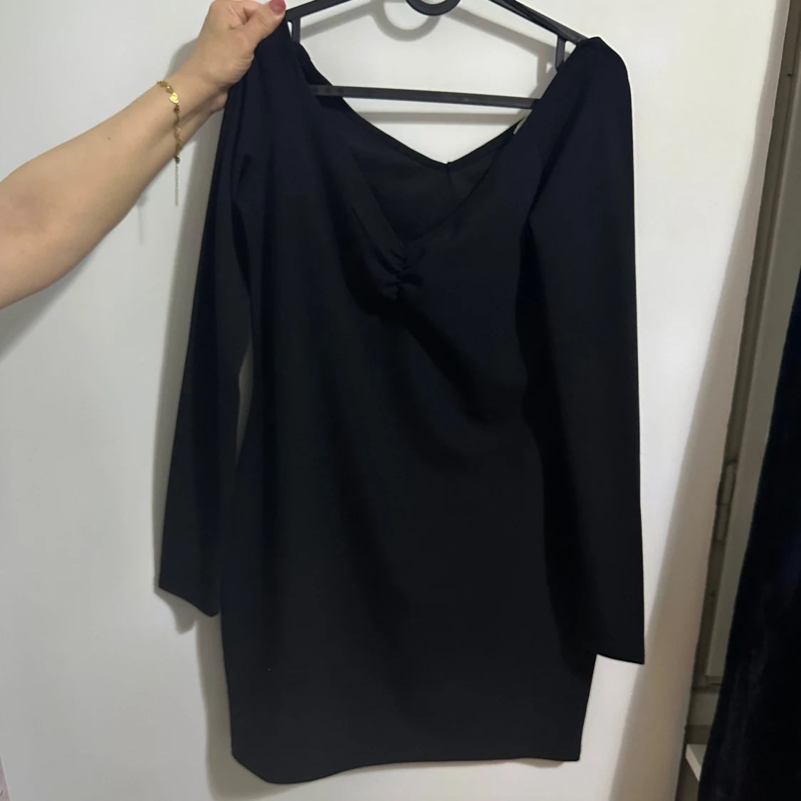 Svart offshoulder klänning