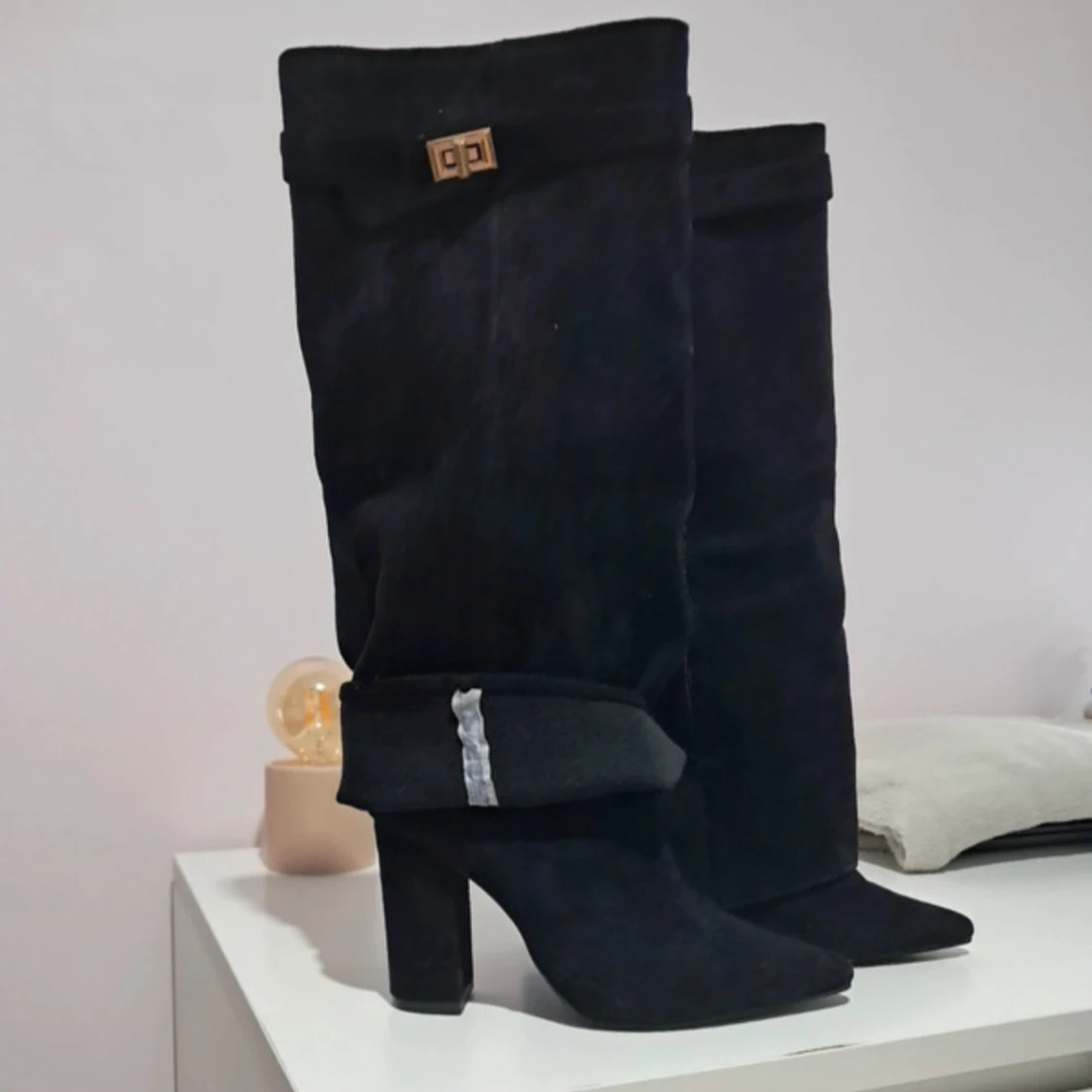 Svarta stövlar med klack - 2