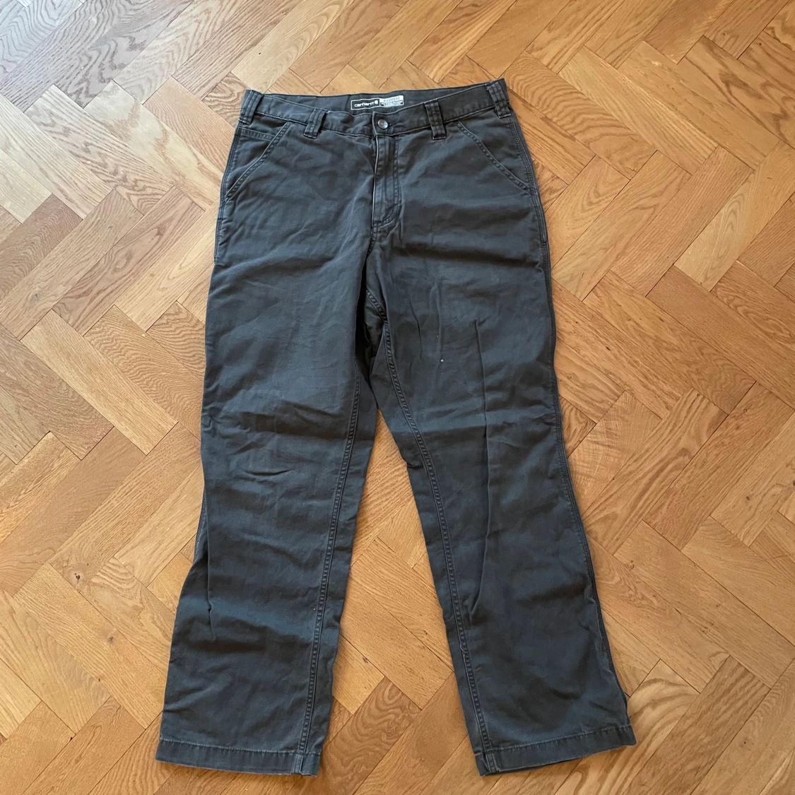 Grå byxor från Carhartt - 1