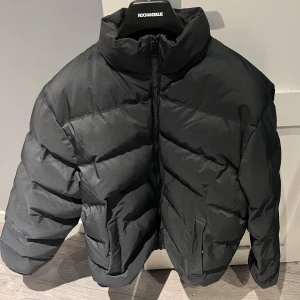 Weekday jacka  - Svart weekday jacka i fint skick 