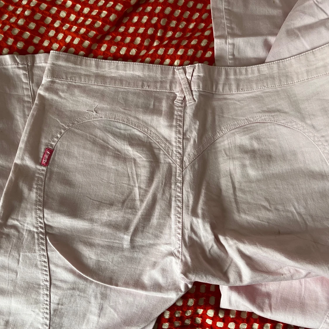 Rosa bootcut byxor med hjärtdetalj - 2