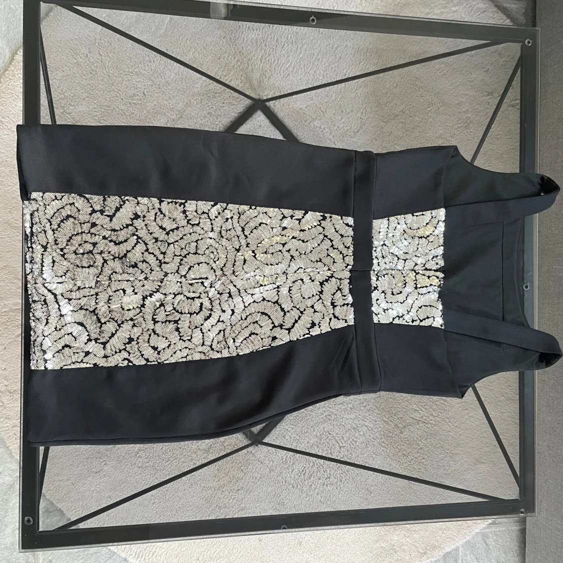 Svart klänning med paljetter från SisterS Point - 1