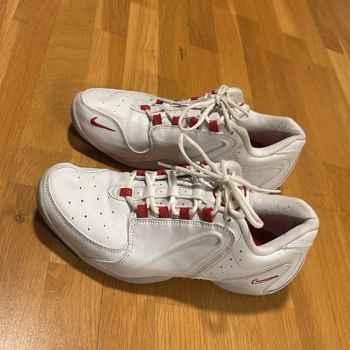 Vita sneakers från Nike