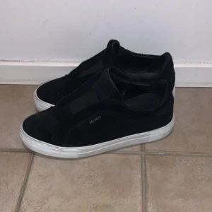 Axel arigato skor - Axel arigato 360 i väldigt bra skick. Storlek 42.