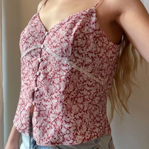 Vintage blommig topp - Superfint linne i bra skick!