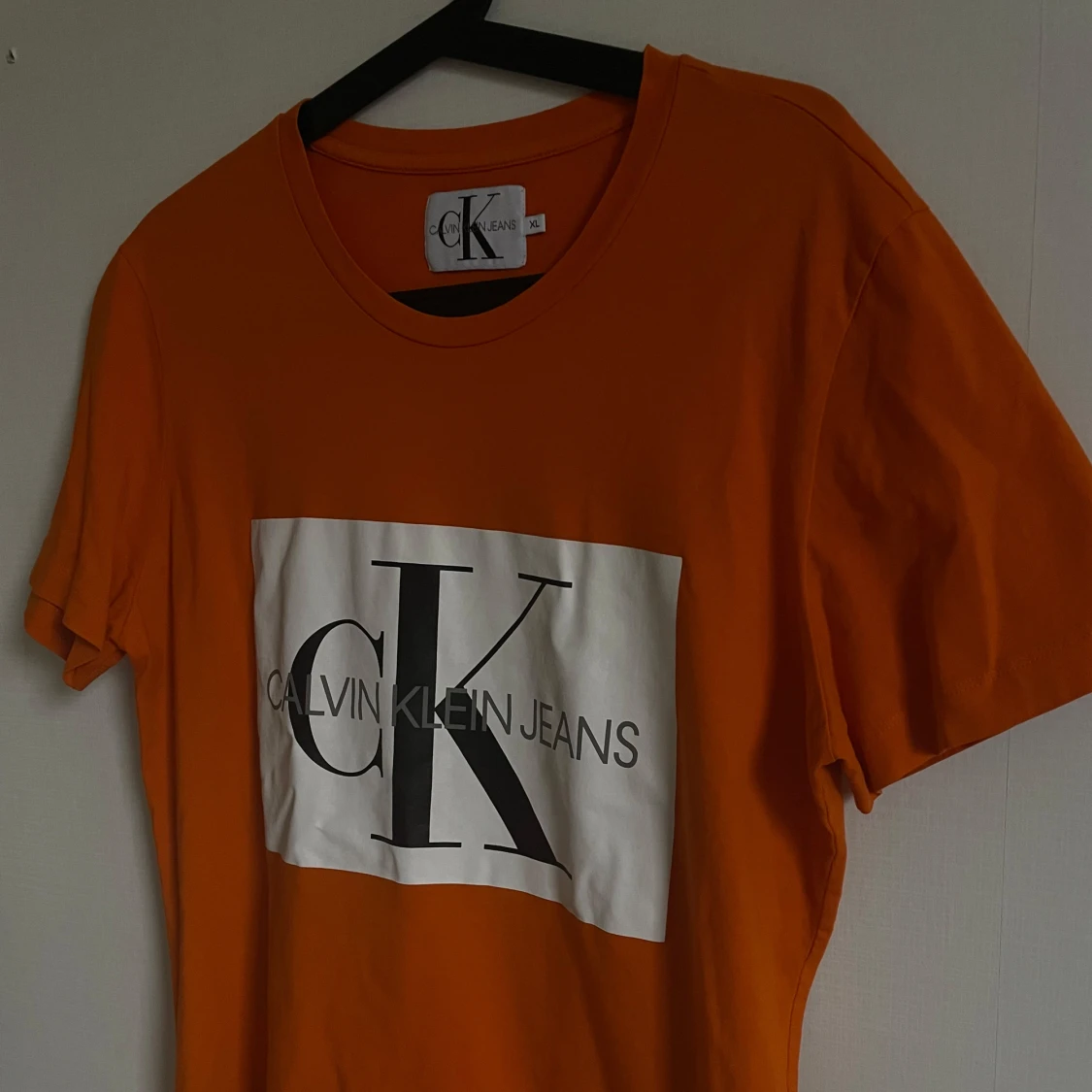 Orange t-shirt från Calvin Klein Jeans