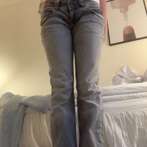 Grå jeans från Pepe Jeans - Snygga grå jeans från Pepe Jeans!