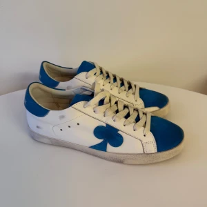 The gallerist skor - Aldrig använda, helt nya. Har två likadana par, därav två annonser. Storlek 42. Box finns ej men skickas med låda.