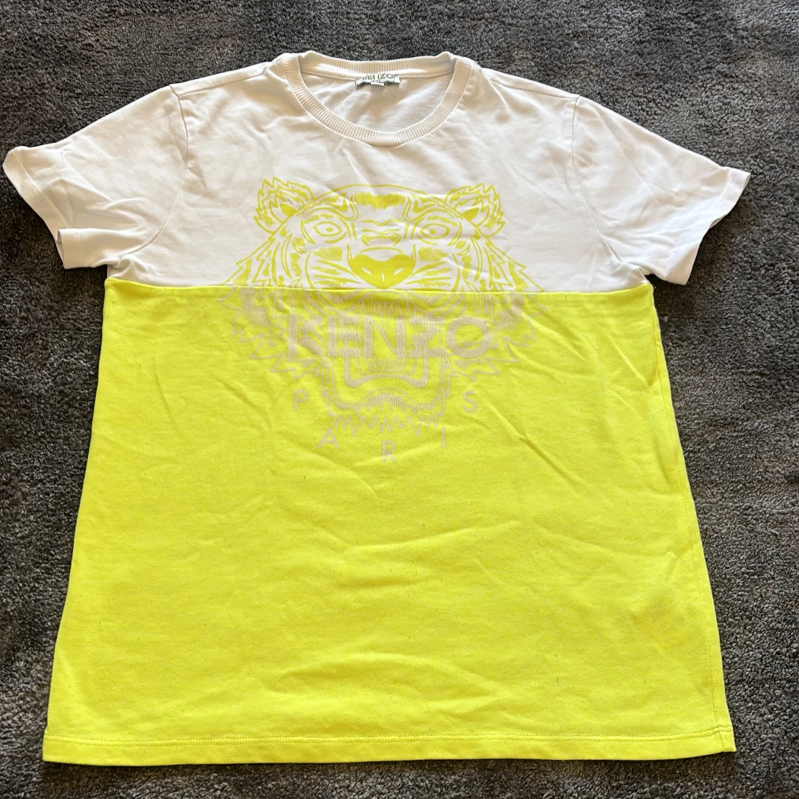 Vit och gul t-shirt från Kenzo Kids