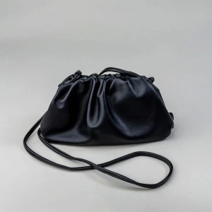 Bow19 väska  - Säljer min bow19 väska. Använd fåtal gånger och är i nyskick 💕