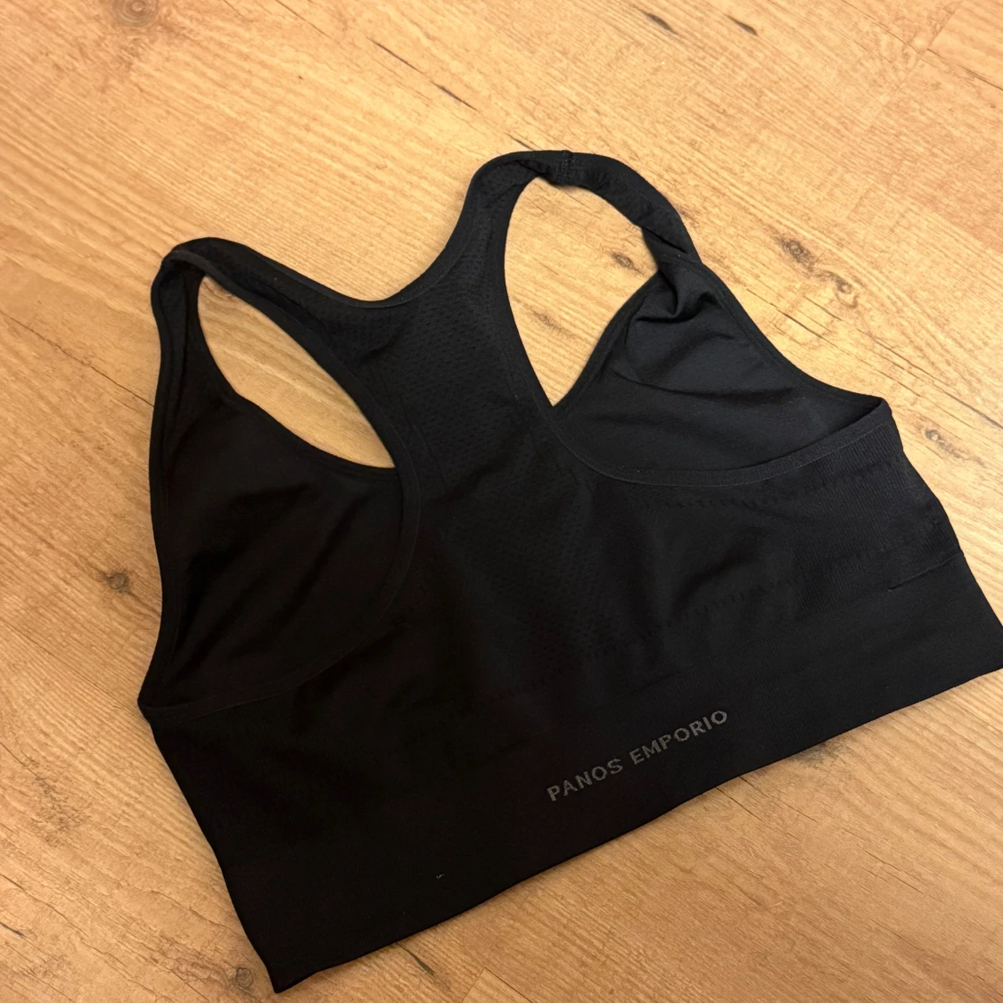 Svart sporttopp från Panos Emporio - 90