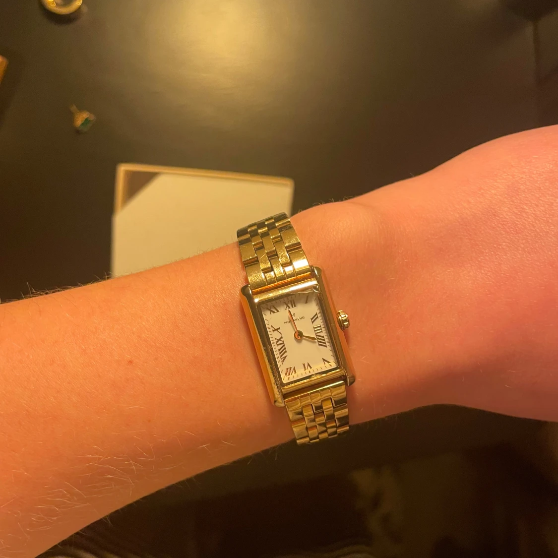 Guldfärgad rektangulär klocka - 90