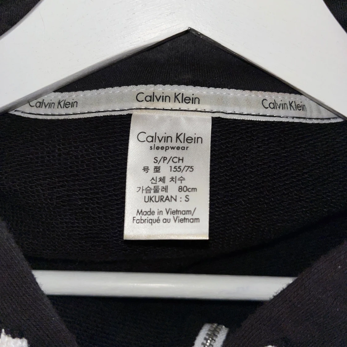 Svart hoodie från Calvin Klein - 91