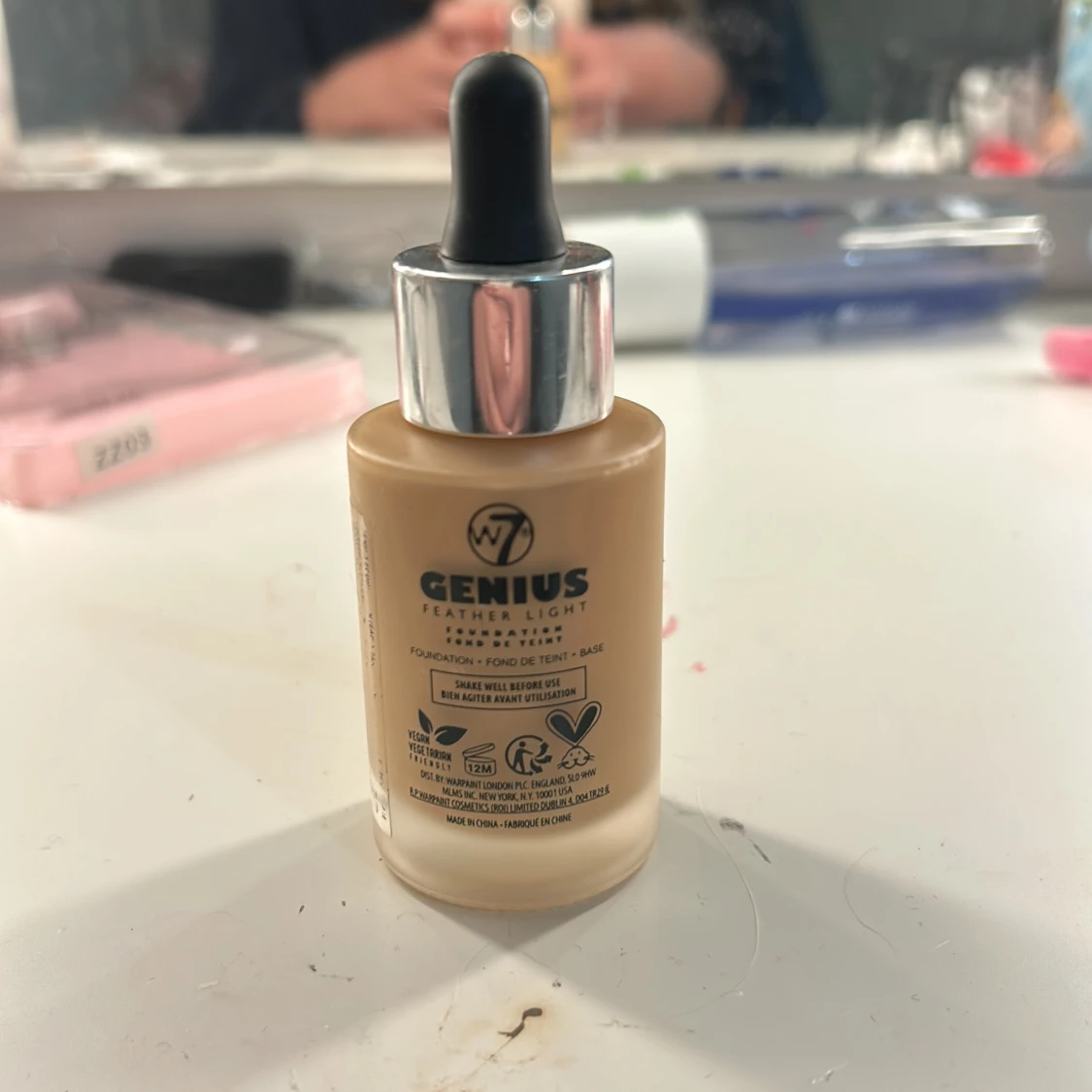 W7 Genius Feather Light Foundation - 90