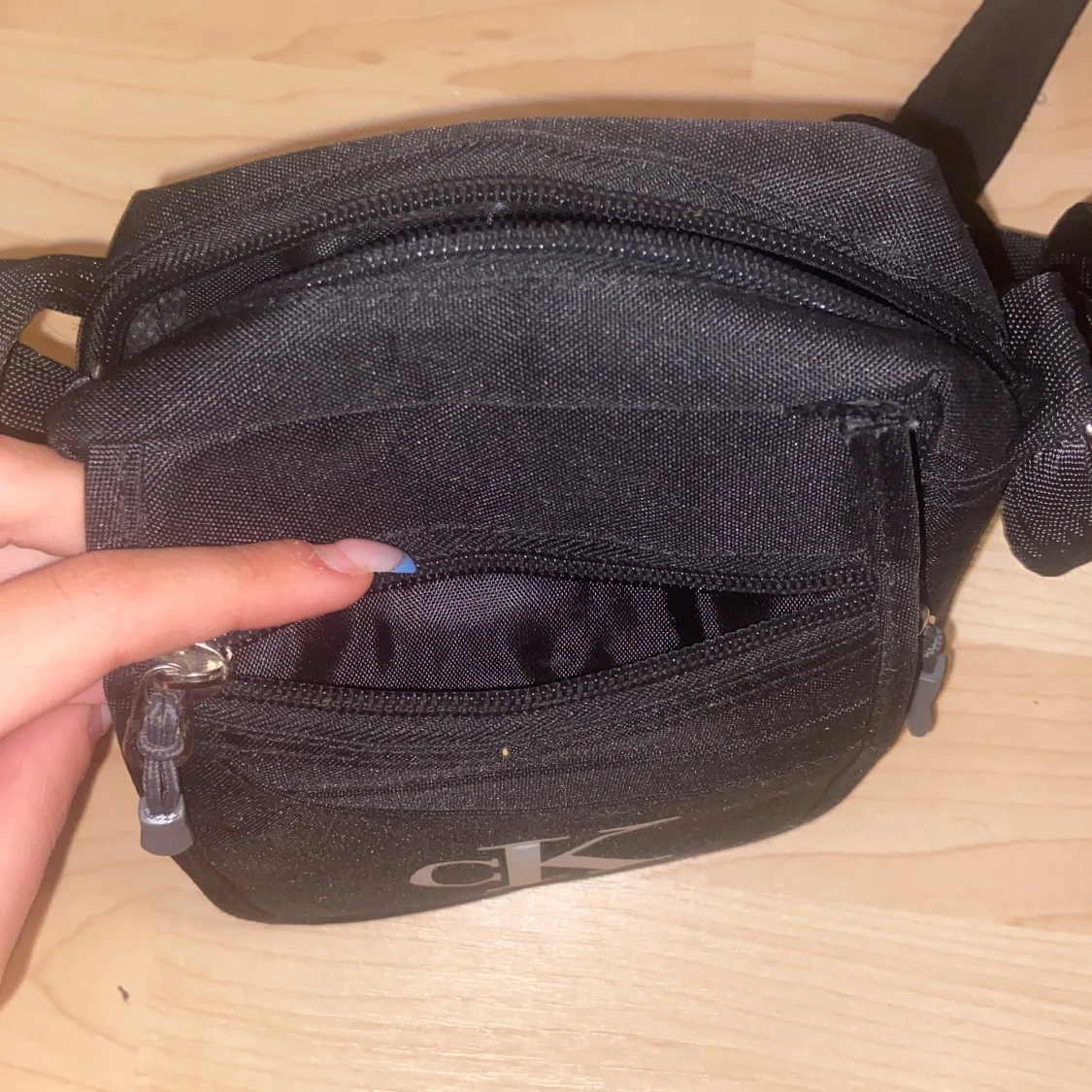 Svart axelväska från Calvin Klein - 93