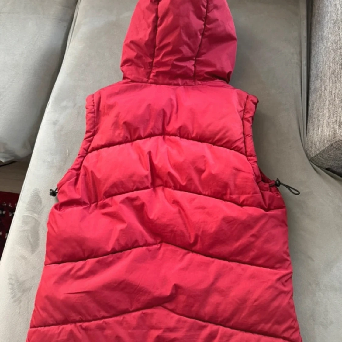 Röd dunväst från North Rock Sports - 90