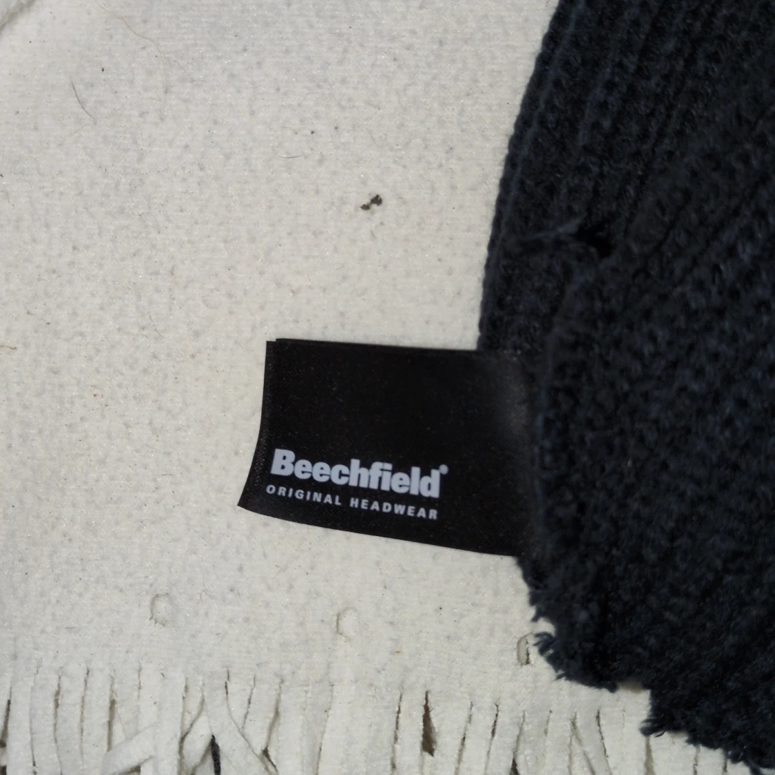 Svart ribbad mössa från Beechfield - 91