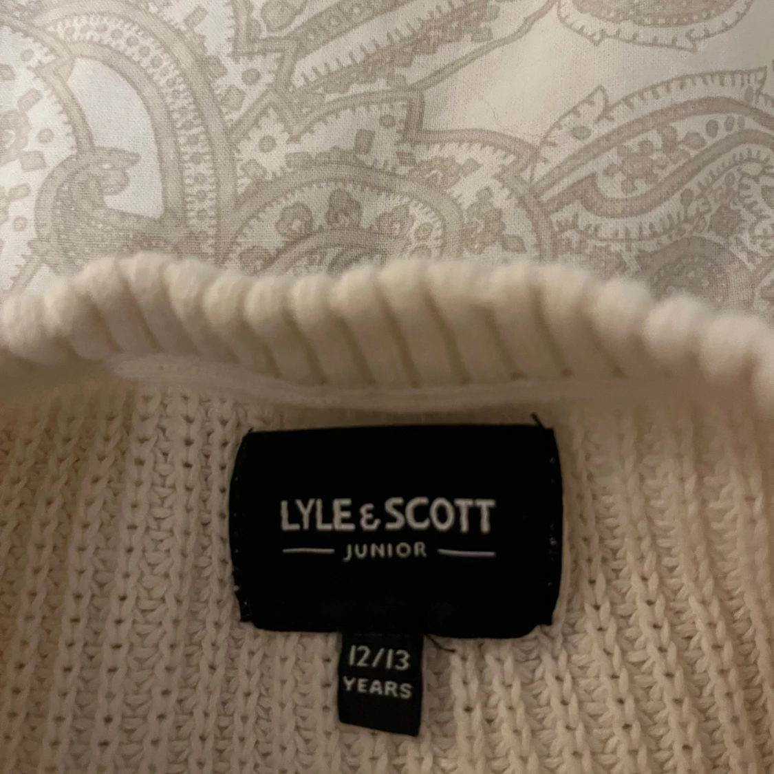 Vit stickad tröja från Lyle & Scott - 90