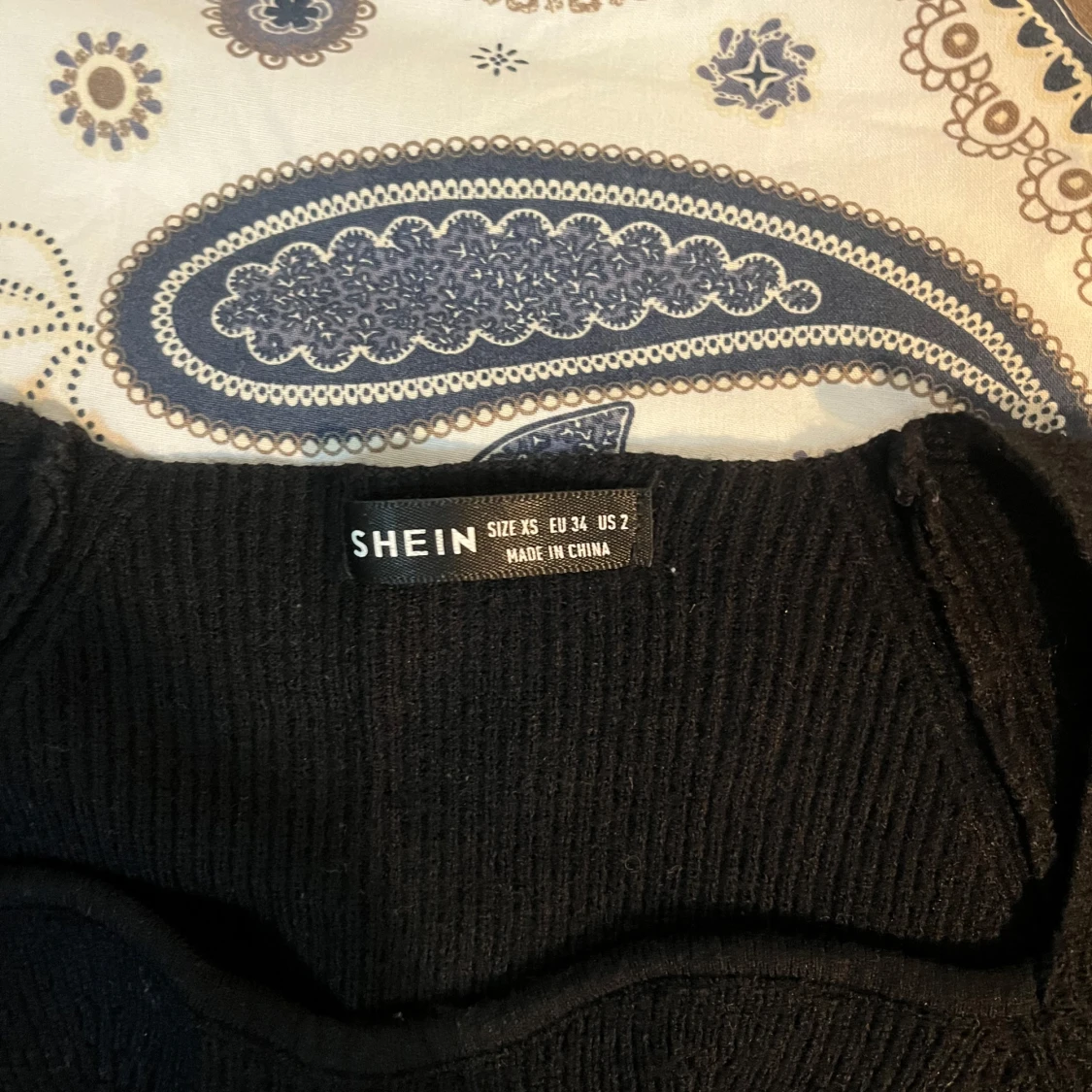 Svart ribbad tröja från Shein - 90