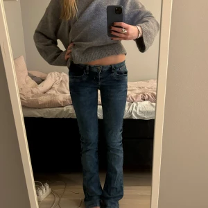 Lee jeans - Långa lee jeans med låg midja❤️‍🔥  Innerbenslängd: 88 cm Midja: 38