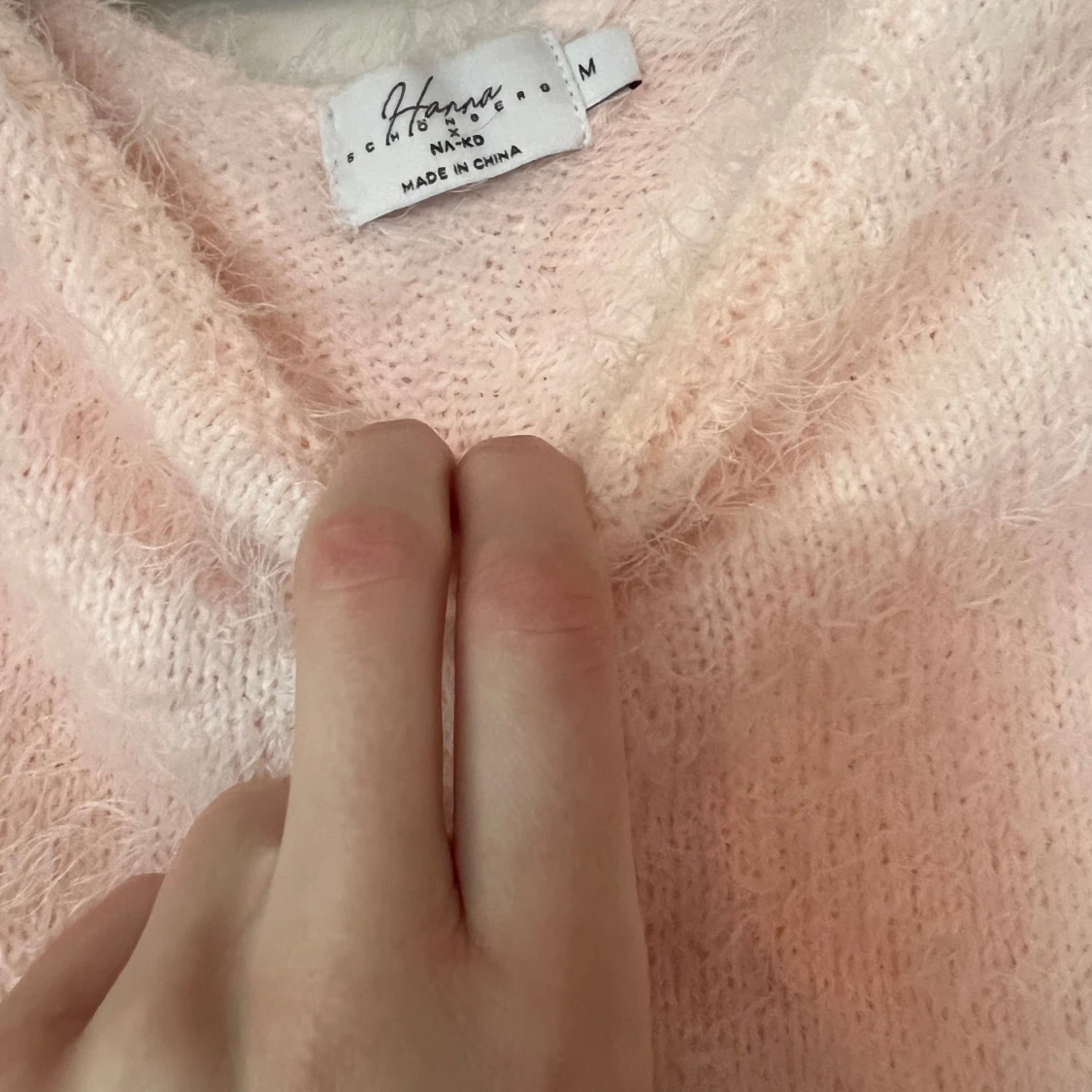 Rosa fluffig tröja med öppen rygg - 90