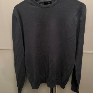  tröja från Massimo Dutti -  tröja från Massimo Dutti. Endast använd 2-3 gånger och är i nyskick. Skick 9/10. Storlek S