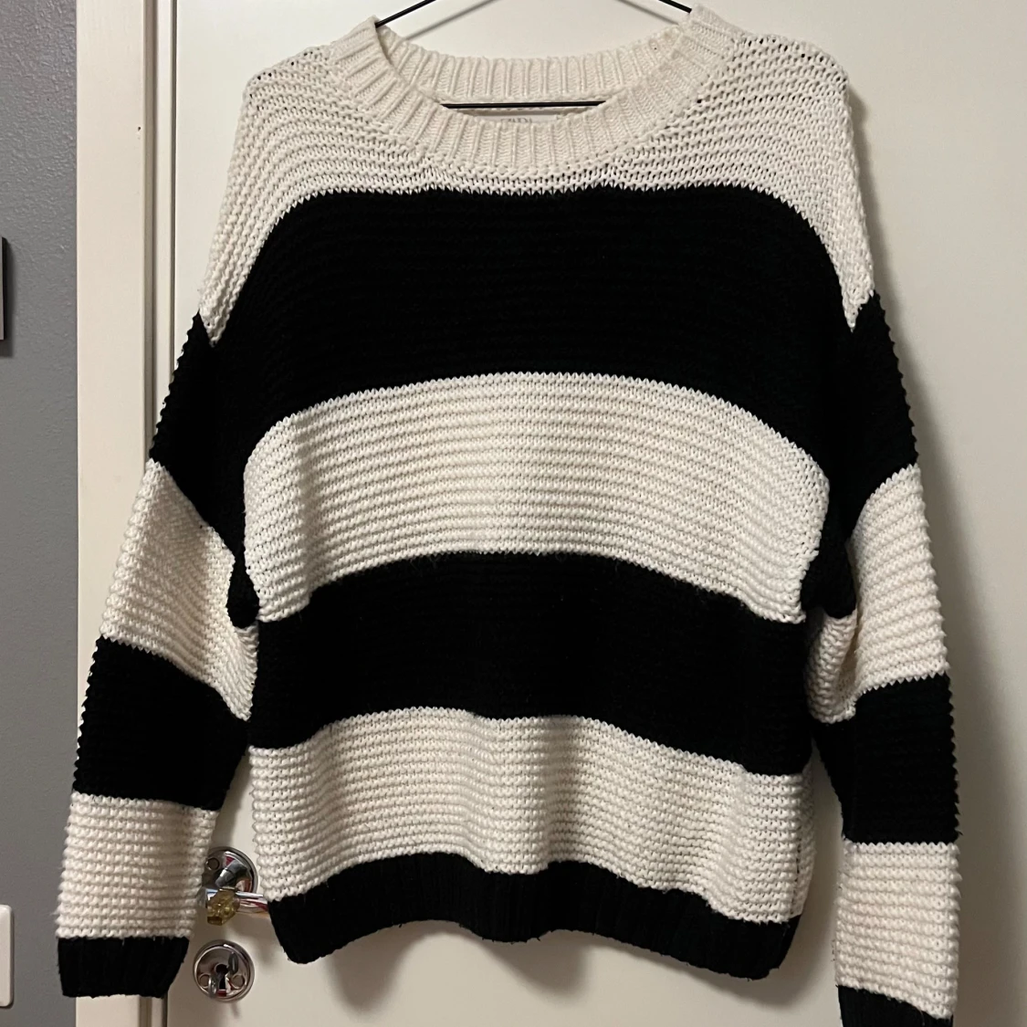 Randig stickad tröja