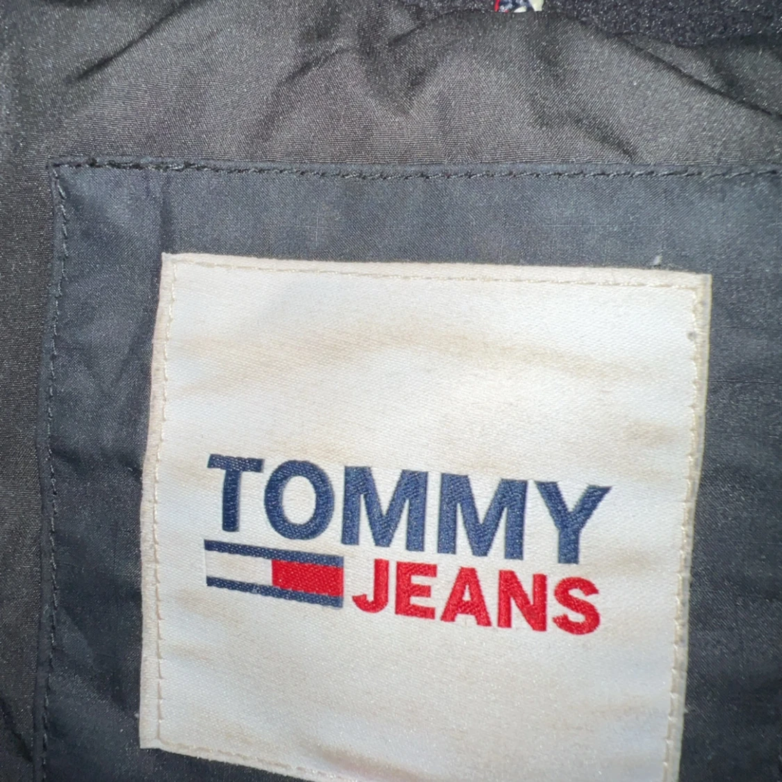 Svart vinterjacka från Tommy Hilfiger  - 91