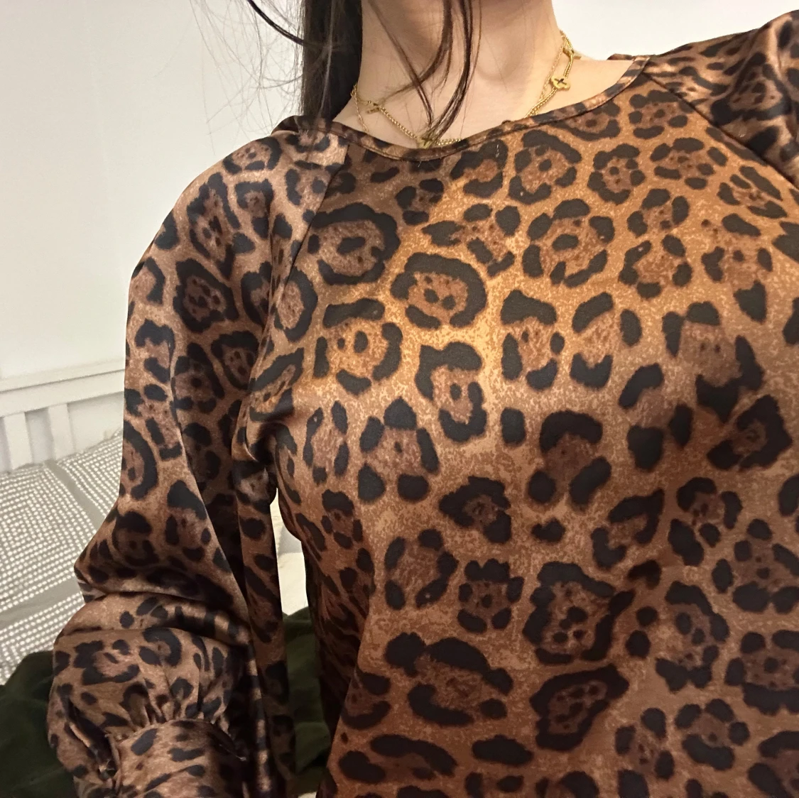 Leopardmönstrad topp\blus med knytband