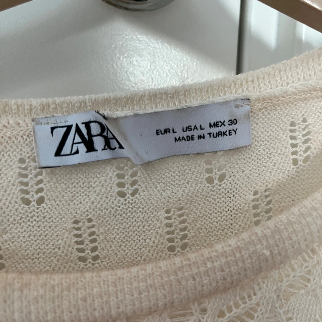 Beige stickad tröja från Zara - 90