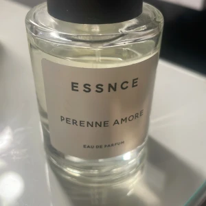 Essnce parfym - Parfym från Essnce i doften Perenne Amore💕