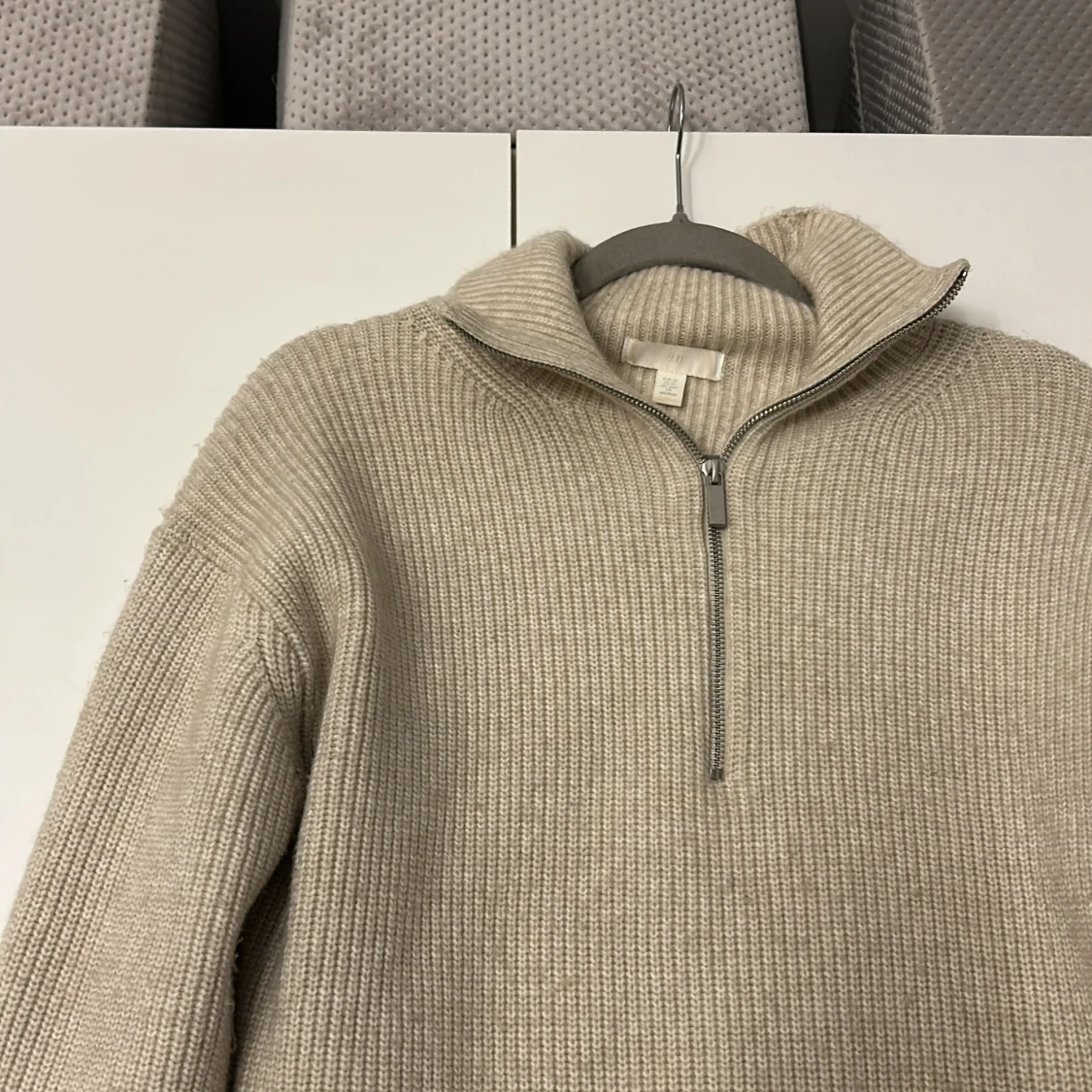 Beige stickad tröja med dragkedja - 90