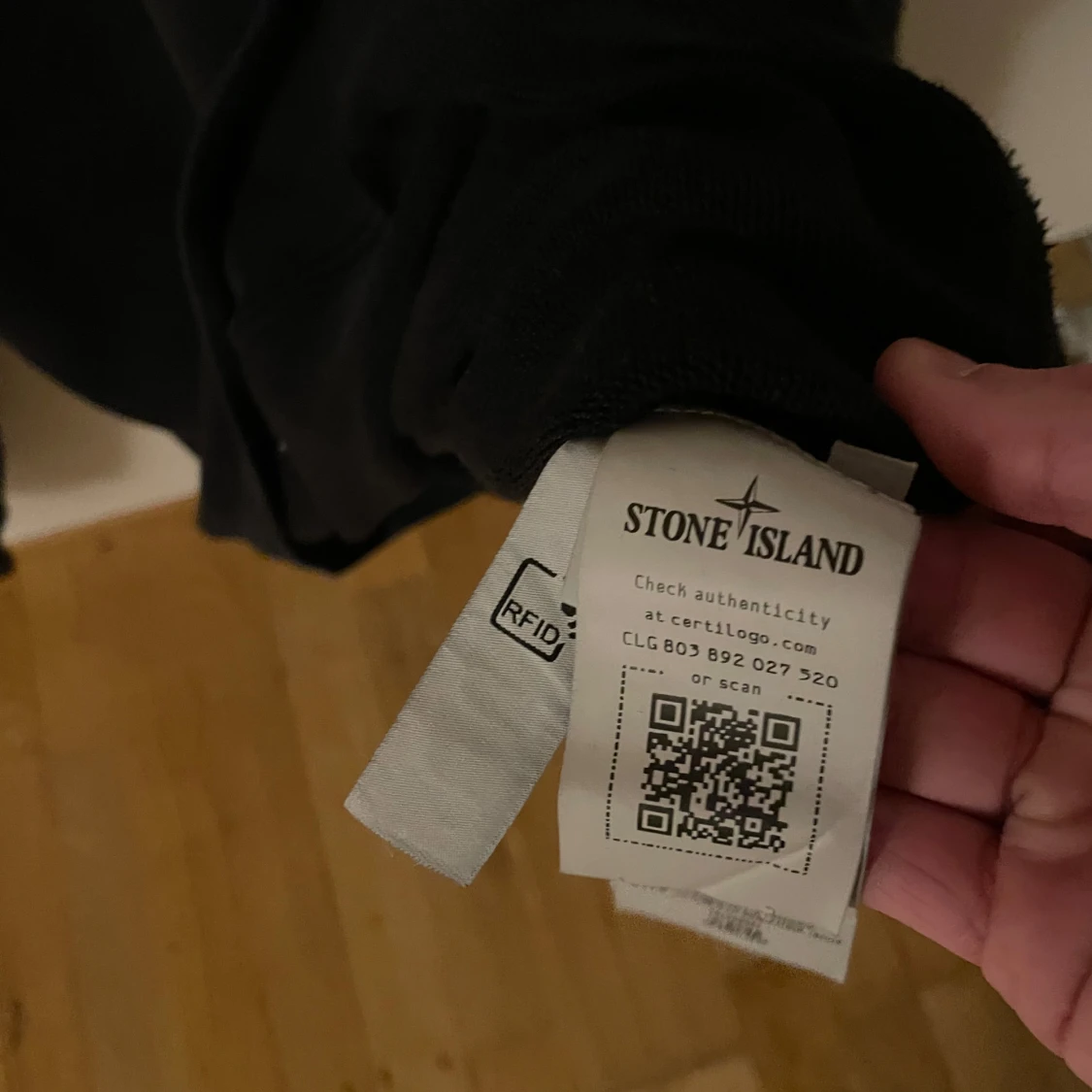 Svart tröja från Stone Island - 90