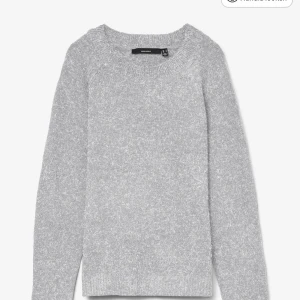 Grå stickad tröja från Vero Moda - Fin grå stickad tröja från veromoda i storlek xs💗Använd fåtal gånger💗Nypris är 299, jag säljer för 150
