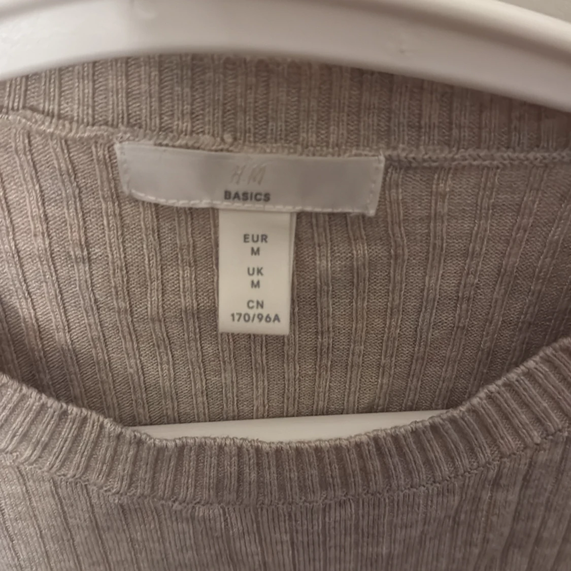 Beige ribbad tröja från H&M - 90