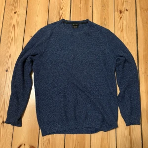 Massimo Dutti Tröja Stickad - Säljer en Massimo Dutti tröja så jag knappt  användt den. Skick: 9/10