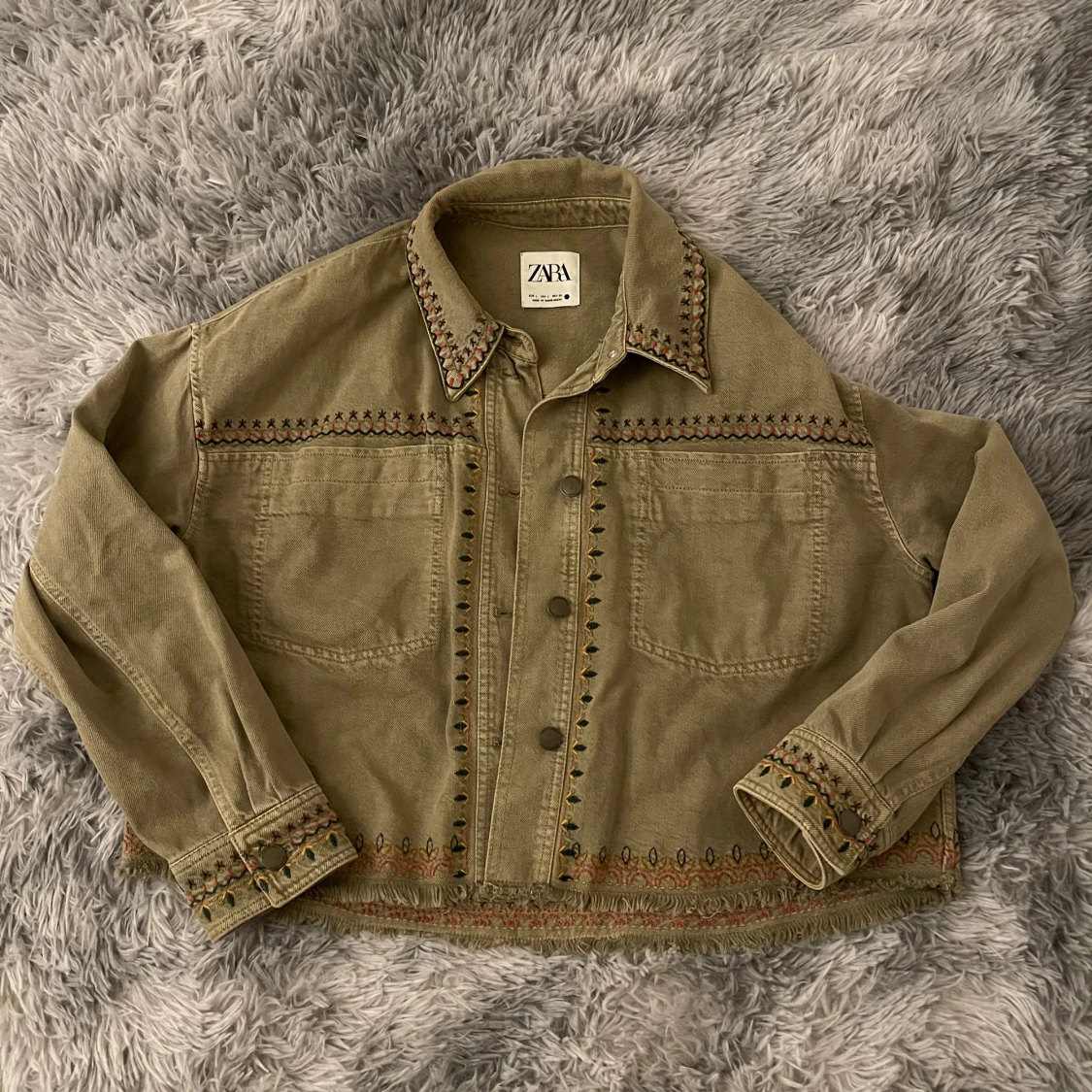 Olivgrön jacka från Zara