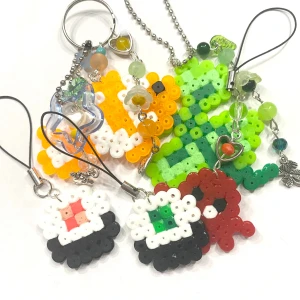 Olika nyckelringar - Massa olika nyckelringar som är inspirerad av jumino core! Priser: fisken: 48kr , klövern: 45kr , bläckfisken: 30kr , sushin: 24 kr styck eller gratis med köp ! Kontakta privat vid intresse 🫶🏻