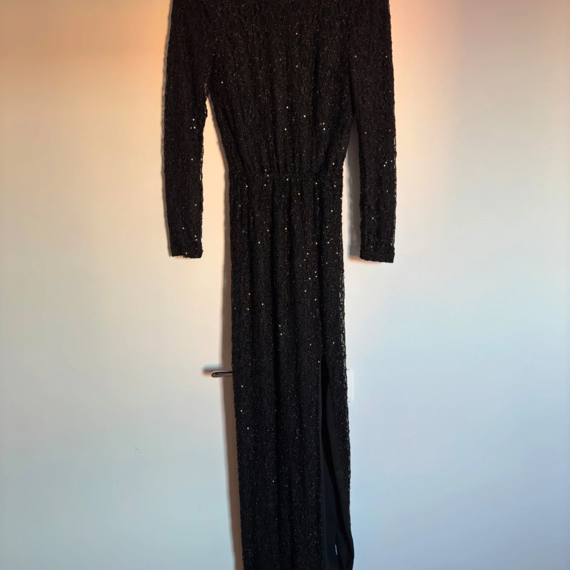 Svart glittrig långklänning
