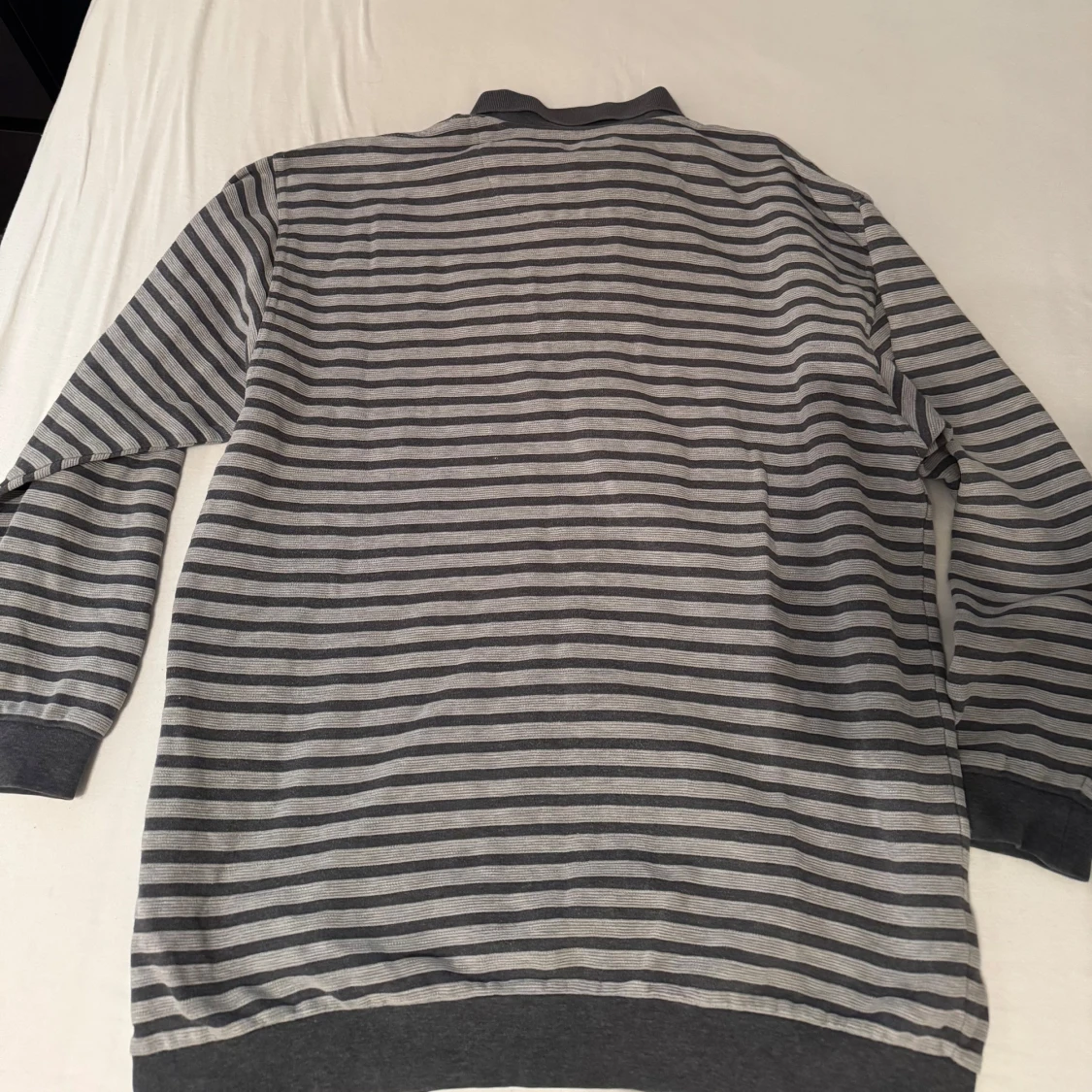 Grå randig tröja från Yves Saint Laurent - 92