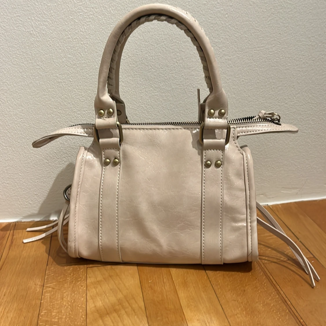 Beige handväska med spegel - 90
