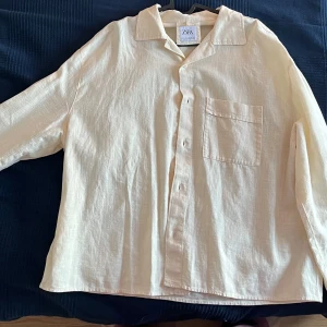 Skjorta Zara - Snygg off-white färgad skjorta från Zara. Strolek S