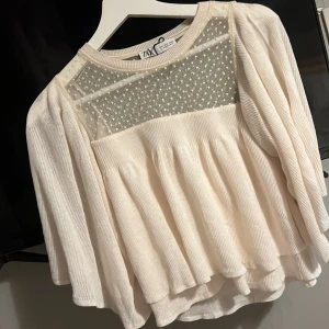 Stickad tröja  - Stl:S Jätte fin passar också bra till Stockholm still  