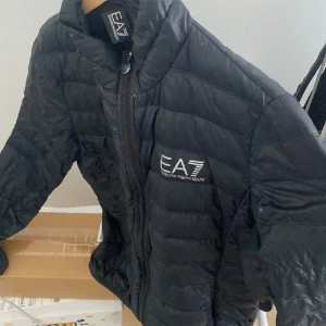 EA7 väst+jacka+Hoodie - Armani box