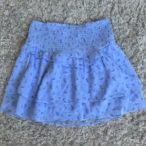 Kjol - Kjol från Gina, aldrig använd. Inga defekter. Pris kan diskuteras. Passar mig som är XS/S.