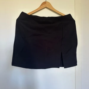 kjol - kort kjol från new yorker, aldrig använt , storlek L