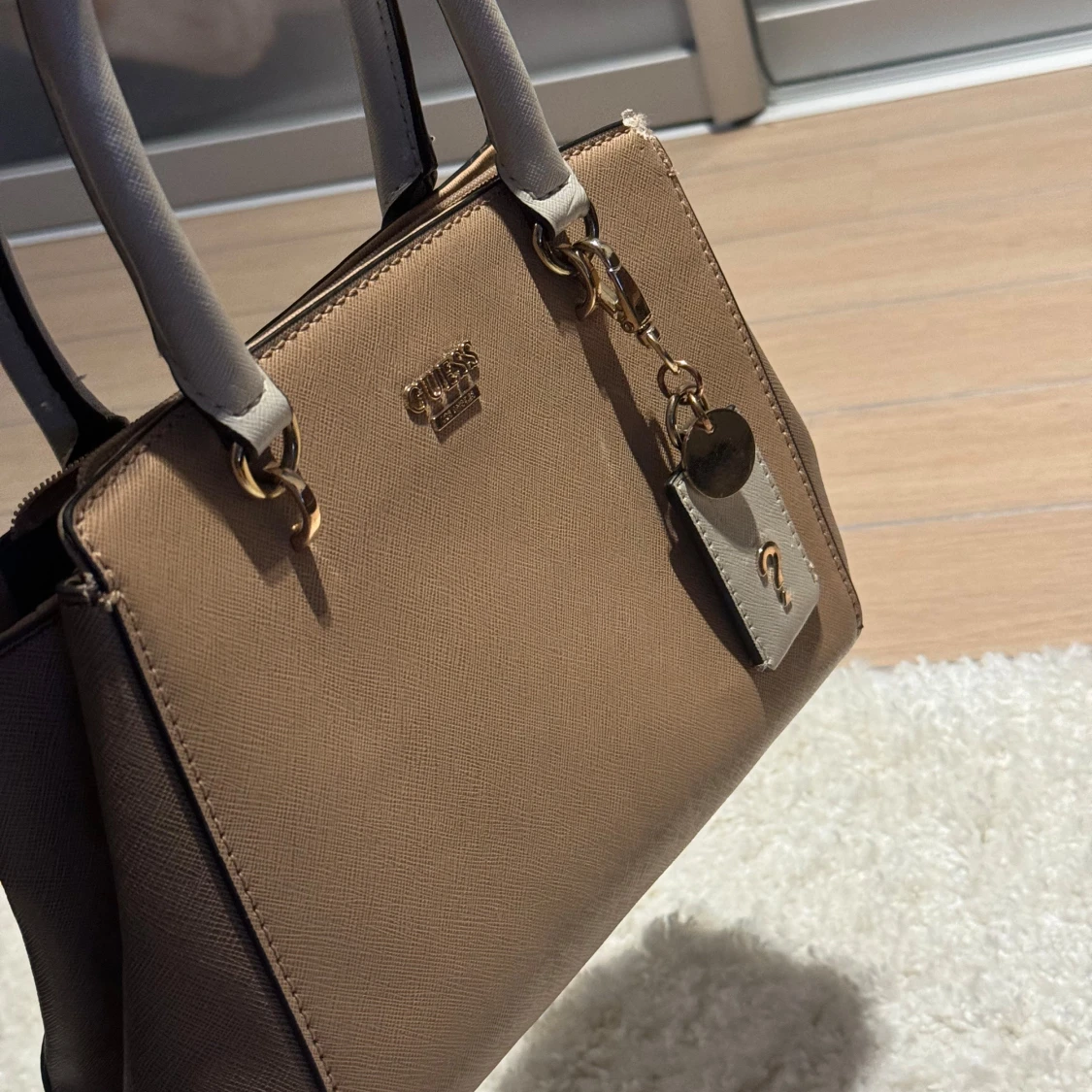 Jättesöt liten guess väska - 90