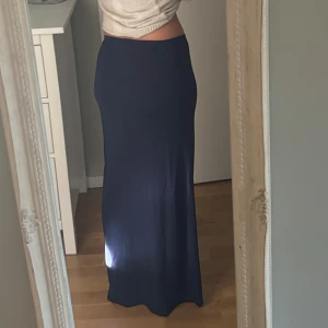 Kjol - Superfin långkok från Nelly, bara använt en gång💗jag är ca 165💗